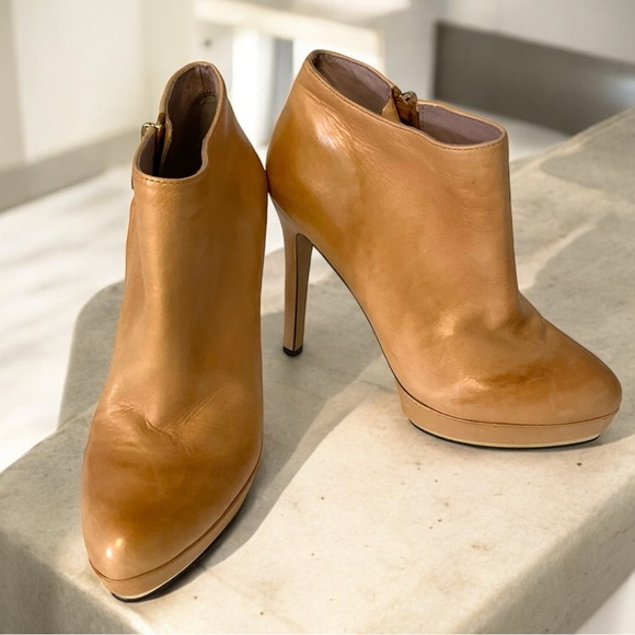 Vince Camuto Caramel Leather Ankle Boot SZ 7 Women Platform Quiet Luxury Chic - Picture 1 of 12